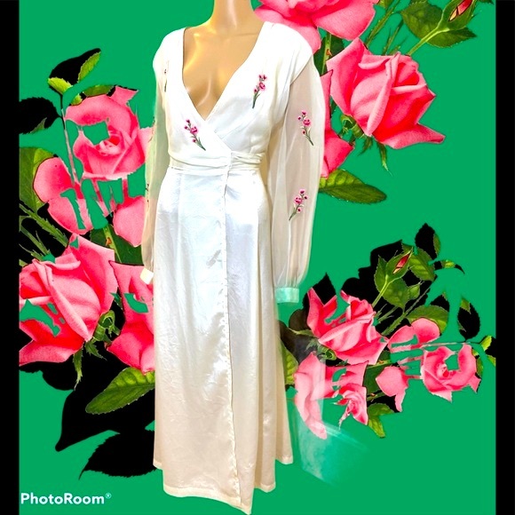 Victoria's Secret Other - VTG Victoria’s Secret long silky bathrobe sz M/L